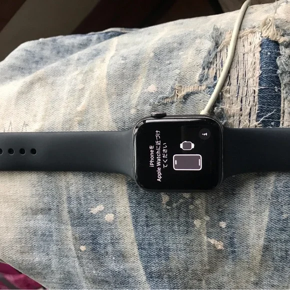 Apple Watch SE (2022) (GPS + Cellular, 44mm) - Midnight Aluminum - Picture 2 of 7